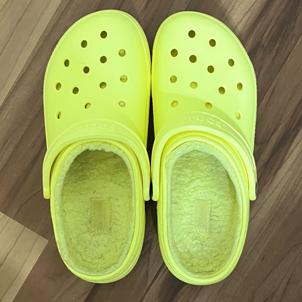 CROCS Women's Bright Yellow Cozy Slippers
